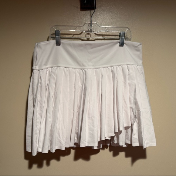 aerie Dresses & Skirts - Aerie Offline pleated Tennis Skort White size XL